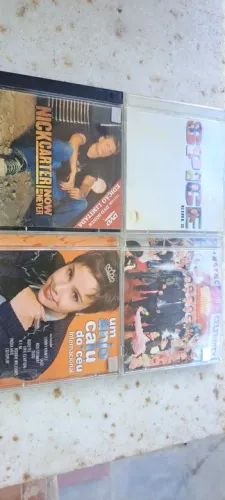 CDs e DVDs originais a venda!