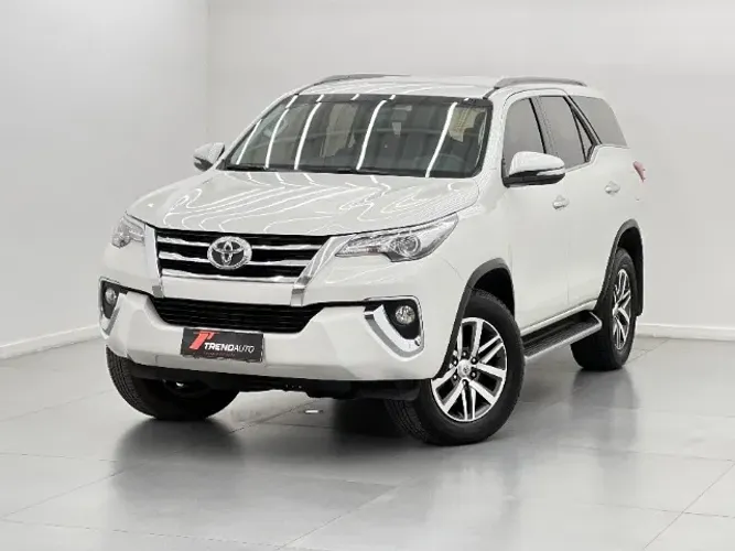 Toyota Hilux SW4 SRX 4X4 2.8 TDI 16V Dies. Aut. 2017