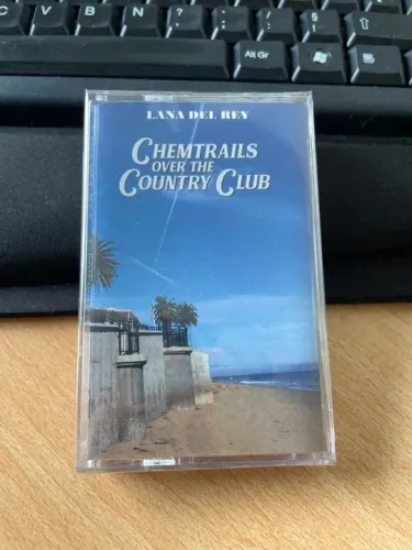 Lana Del Rey Chemtrails Over the Country Club Cassete K7 Alternativo