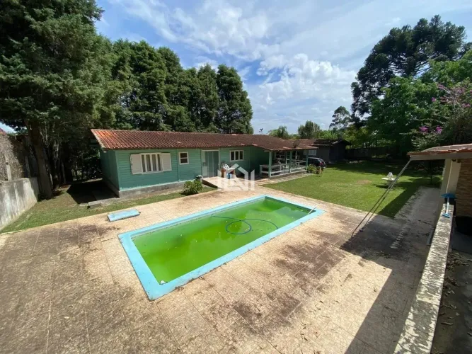 Casa térrea de madeira à venda no condomínio Colinas de Caucaia.