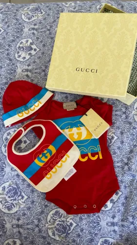 Conjunto (Gift Set) Gucci Baby original - body + babador + touca (0 a 3 meses)