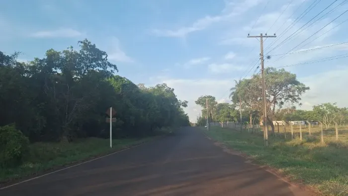 Alugo 5.500 m² - no asfalto saída Três Lagoas, acesso Aeroporto Santa Maria