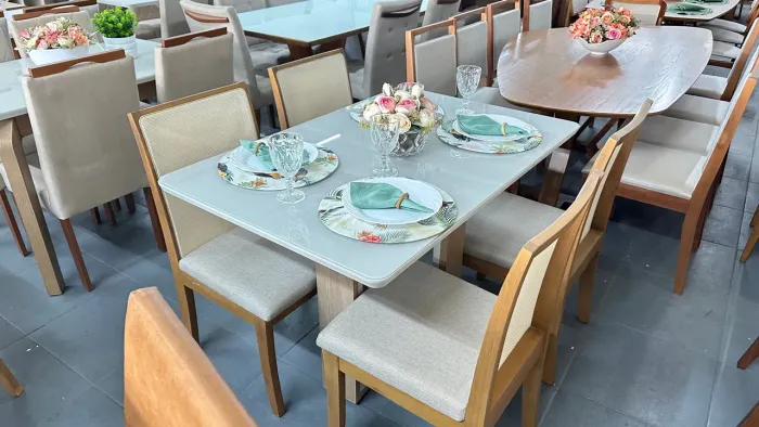 Conjunto de mesa de jantar elegante e confortável de madeira