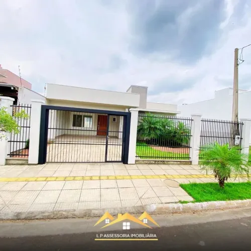 CASA FINO ACABAMENTO VALE VILLE com pátio grande para por sua piscina