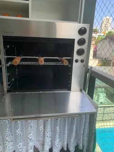 Churrasqueira Elétrica Inox com Grelhas Rotativas