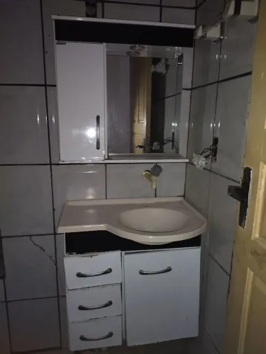 Armário de Banheiro com Espelho