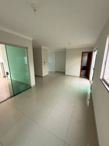Excelente sobrado 3/4 sendo 2 suítes em condomínio na 110 sul