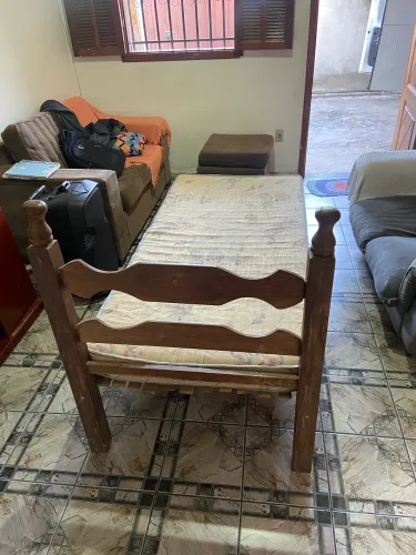 CAMA DE SOLTEIRO - MADEIRA MACIÇA COM COLCHÃO ?SE PRECISAR LEVO ATÉ SEU ENDEREÇO 
