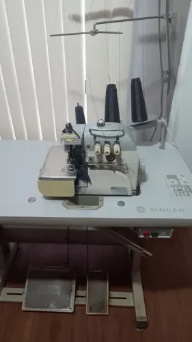 Máquina de Costura industrial Overloque Singer