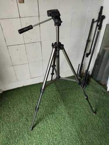Tripé para Câmera Profissional - Estabilidade e Precisão