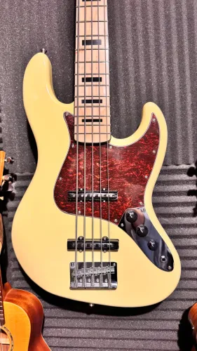 Baixo novo Tagima TJB5 Jazz Bass 5 cordas  Passivo Branco creme