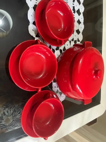 Conjunto de Louça Vermelha Vintage