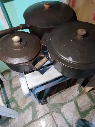 Conjunto de Panelas de Ferro Fundido Antigo