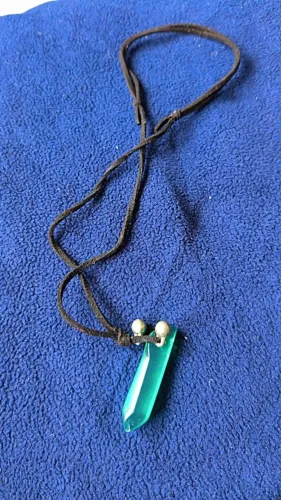 Cordão com pedra
