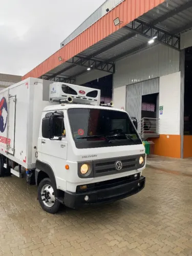VW 8.160 2018 | Caminhão 3/4 C/baú Refrigerado (samurai)