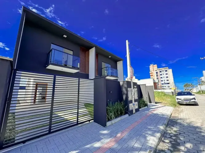 Sobrado com 3 dormitórios à venda, 136 m² por R$ 970.000 - Itacolomi - Balneário Piçarras/