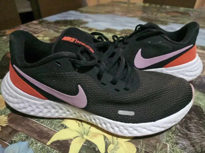 NIKE (REVOLUTION 5) ORIGINAL NA CAIXA N. 36, Muito Leve, Macio e Confortável, Novinho