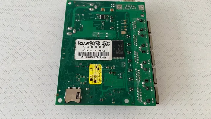 Roteador RouterBOARD 450G