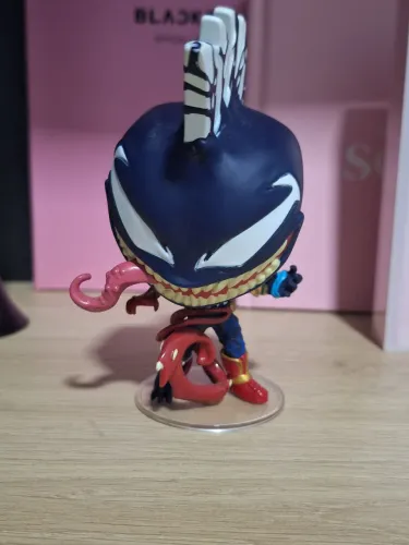 Funko Pop Venomized Captain America 
