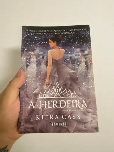 Livro A Herdeira kiere Cass