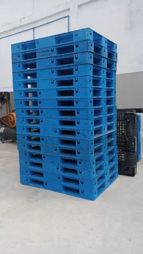 Pallet de plástico azul