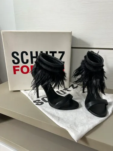 Sandália Schutz 