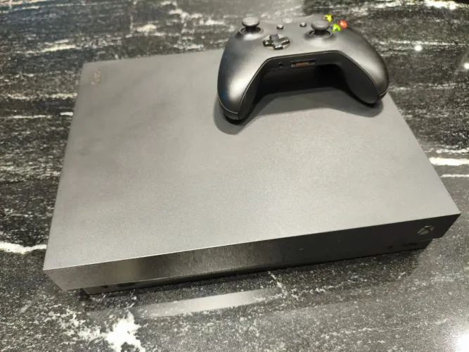 Xbox One X 1TB + Controle original