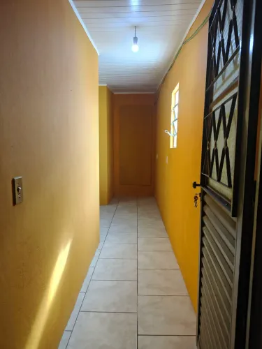 Alugo casa pequena