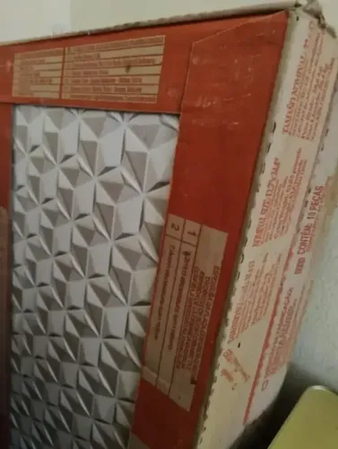 Revestimento Cerâmico De Parede Com Relevo em 3D - Novo