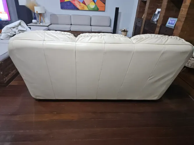 Sofá de Couro 3 lugares