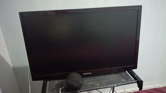 Tv 32 polegadas /Caixa de Som Alaxe / farie stiky Tv Alexa 