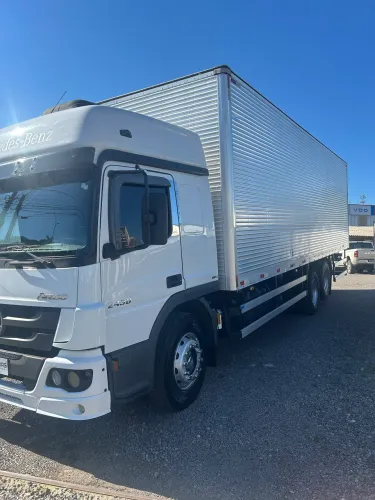 Mercedes Atego 2430 com Baú