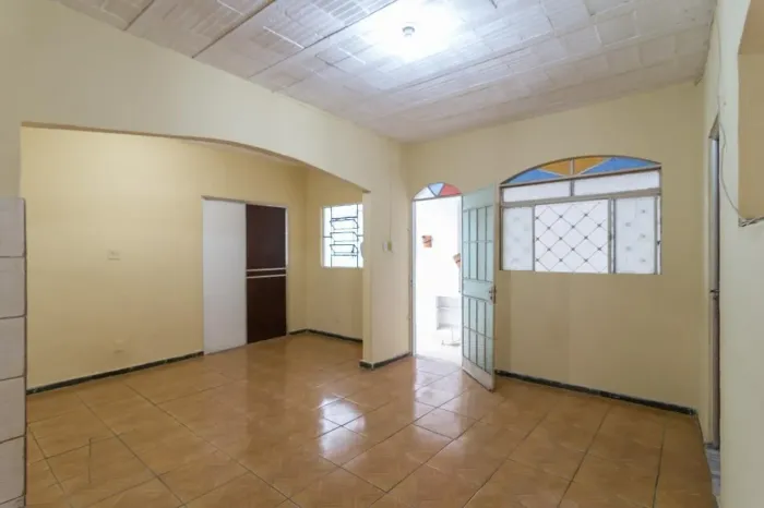 Casa à Venda - São Francisco, 8 Quartos, 250 m2