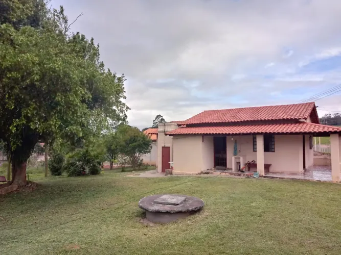 Chácara 3600m2, Casa Sede, 2 Dormitórios, Rico em Água, Poço Caipira, Barracão Simples