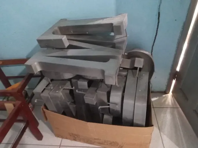 Letras em aço inox. Nome assembleia de Deus