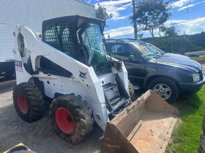 MINI CARREGADEIRA BOBCAT S-300 ANO -2011