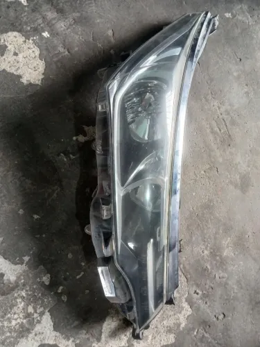 Farol lado direito corrolla