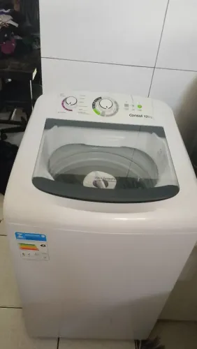Vendo está máquina de lavar roupas, semi nova