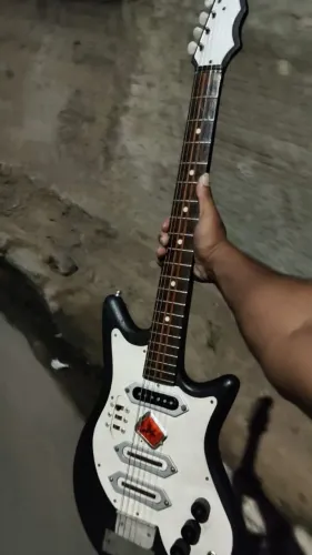 Guitarra sonali 1964