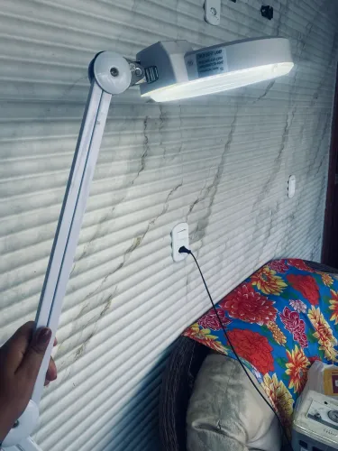 Vende se luminária com lupa estética