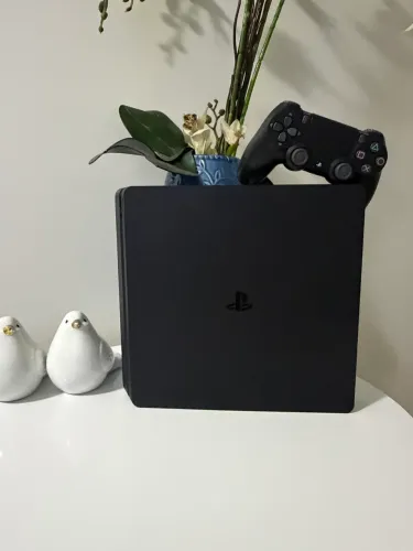 Ps4 slim 1tb bem conservado!