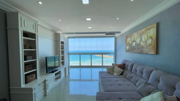 Apartamento à Beira Mar Frente ao Mar à Venda na Pitangueiras no Guarujá |