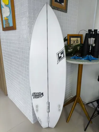 Prancha de surf silver surf modelo High Flyer 2.0 em EPS ..Tam 5.7 larg. 18 1/2  26 lit