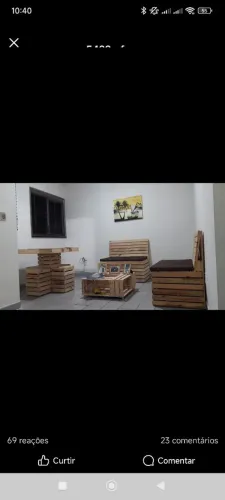 Mesa, banco e sofá
