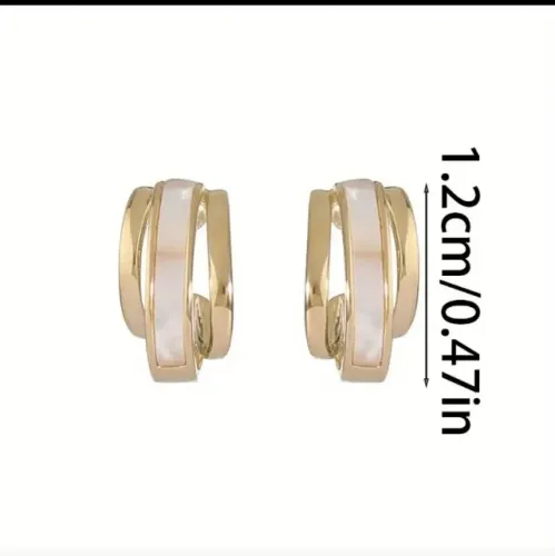 Brinco argola com detalhes branco  perolado  