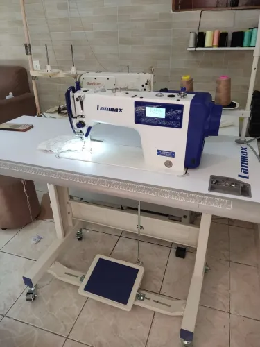 Máquina reta Eletrônica