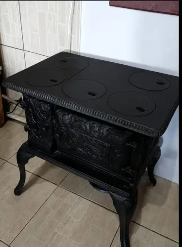 Fogão de lenha de ferro com todo kit de encanar mais panela de ferro
