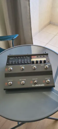 Pedaleira nova system TC Eletronics