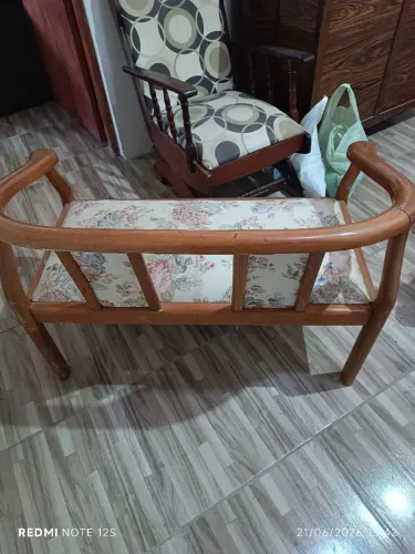Namoradeira usada conservada antiga