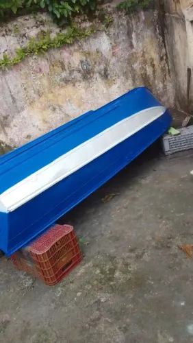 Vendo barco de alumínio de 5 metros e leva um motor de rabeta de brinde